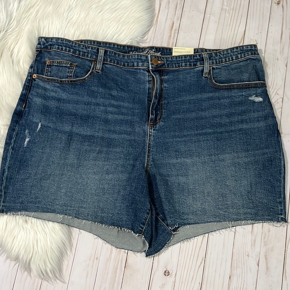 Universal Thread Boyfriend Shorts Size 26W NWT